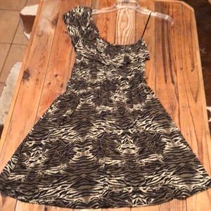 Fun dress, off the shoulder, great condition